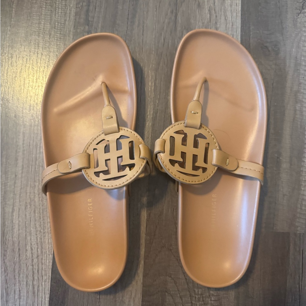 tommy hilfiger rubber flip flops
